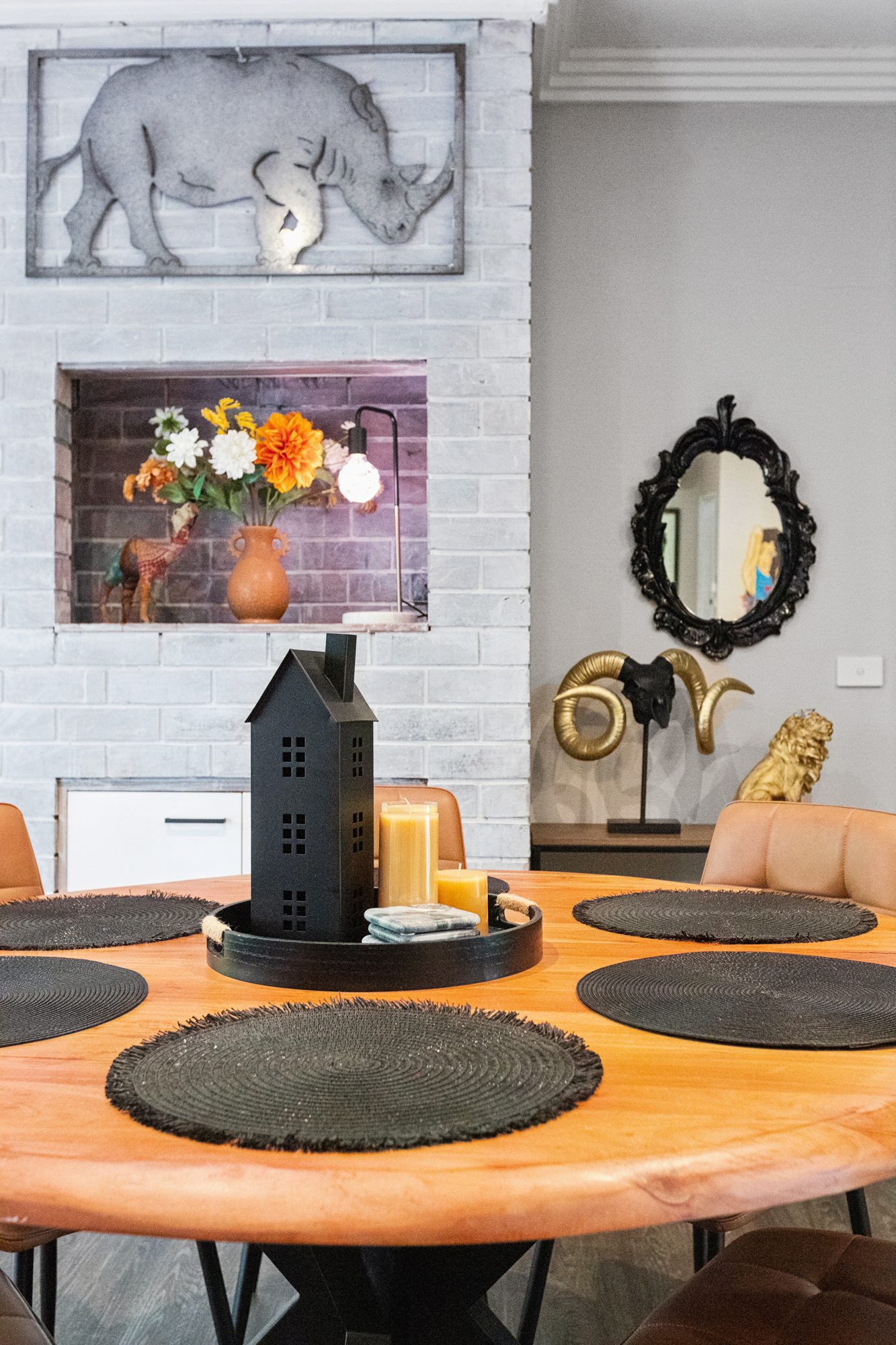 Dining area detail